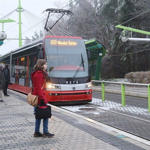 Tramvaje v Praze zchromly a nkter spoje mly problmy s napjenm....