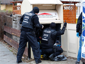 Policisté prohledávali piblin ticet objekt v Berlín i Braniborsku.