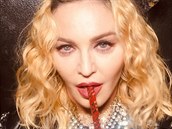 Madonna se snaí dret krok s mnohem mladími umlci.