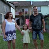 Petra (37), Jarda (49) a Elinka (2,5), kteří žijí v obci Daskabát.