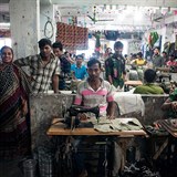 Mzdy v textilnm prmyslu v Bangladi jsou smn nzk.
