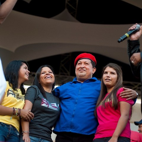 Hugo Chvez s dcerami. Vlevo je aktuln nejbohat ena Venezuely Maria...