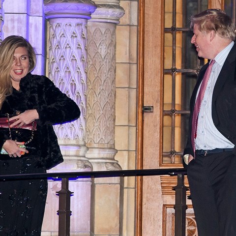 Boris Johnson se svou současnou partnerkou Carrie Symondsovou