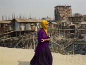 Vtina obyvatel Dháky bydlí ve slumech.