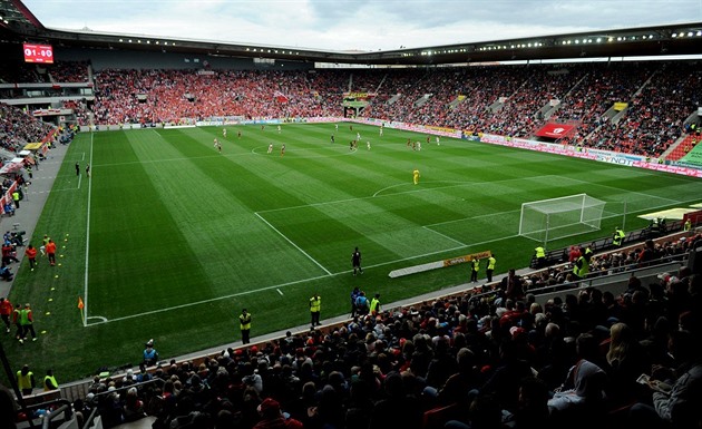 eské fotbalisty eká nevední zápas, 26. bezna pivítají proslulou Brazílii. Mnoho domácích fanouk se vak na stadion praské Slavie nedostane.