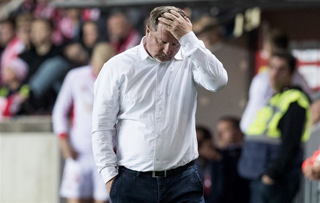 Prohra 0:4 v záí 2018 na stadionu Slavie plzeského koue Pavla Vrbu dost...