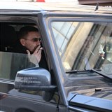 Tomáš Řepka si v autě svého právníka s chutí zapálil cigaretu.