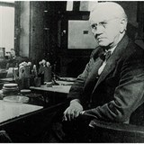 Pesn ped devadesti lety Alexander Fleming oznmil, e objevil penicilin....