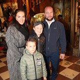 Lucie lgrov s manelem Ji a syny Robertem a Richardem