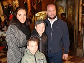 Lucie légrová s manelem Jií a syny Robertem a Richardem