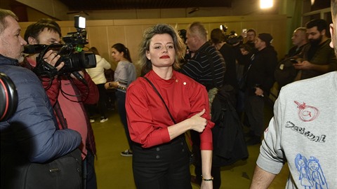 Natáení Tvoje tvá má známý hlas se zastavilo kvli Erice Stárkové. 
