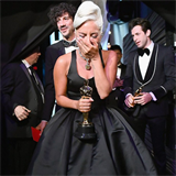 Lady Gaga na Oscarech pedvedla srdceryvn pednes.