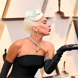 Lady Gaga se vymdila ve stylu Audrey Hepburn z filmu Sndan u Tiffanyho.