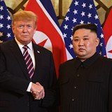 Donald Trump a Kim Čong-un během setkání ve Vietnamu