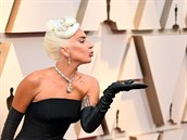 Lady Gaga se vymódila ve stylu Audrey Hepburn z filmu Snídan u Tiffanyho.