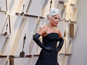 Lady Gaga se vymódila ve stylu Audrey Hepburn z filmu Snídan u Tiffanyho....