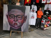 Stánky vietnamských obchdk plní trika Trumpa s Kimem.