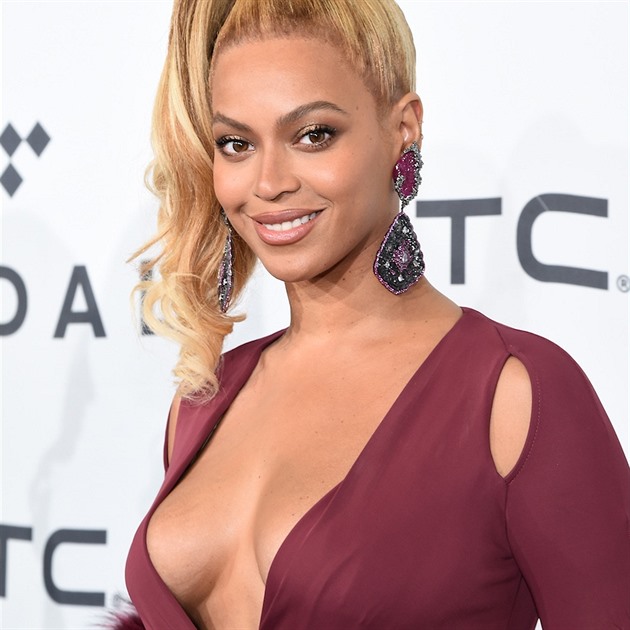 Beyonce prsa obas vykouknou