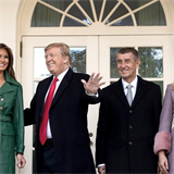Americk prezident Donald Trump s manelkou Melani pijal v Blm dom eskho...