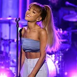 Ariana Grande uctv enskou krsu