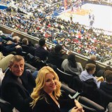 Andrej Babi s Monikou Babiovou na zpase NBA.