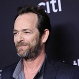 Luke Perry, pedstavitel frajera Dylana z kultovnho serilu Beverly Hills...