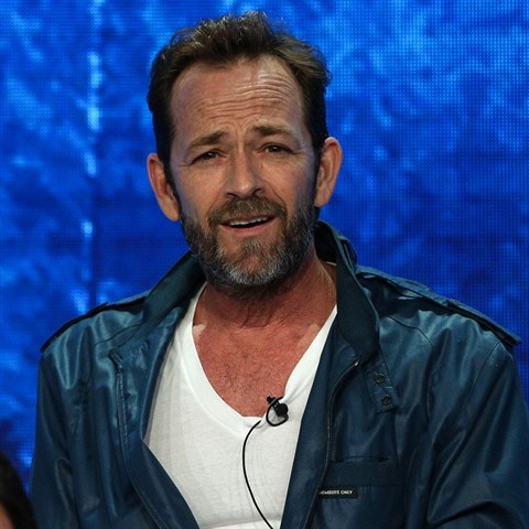 Luke Perry ml nalpnuto ke slibn karie. Vichni si ho pamatuj ale jen...