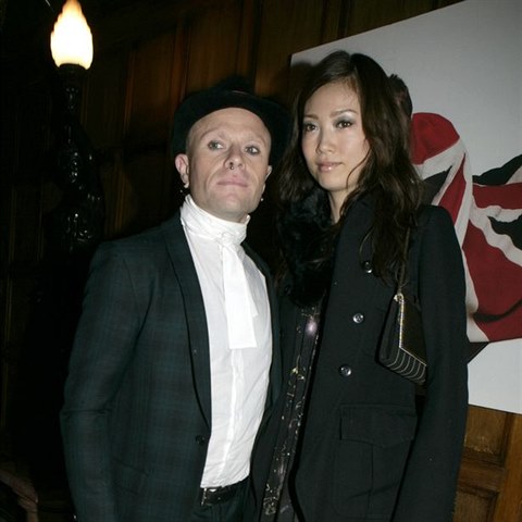 Keith Flint si japonskou DJ Mayumi Kai vzal v roce 2006 za manelku.