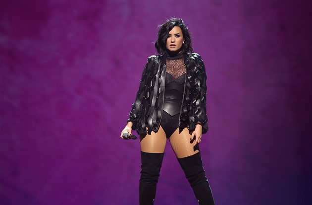 Je Demi Lovato posedlá Bohem?