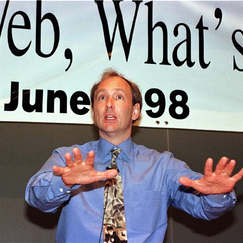 Zakladatel webu Tim Berners-Lee v roce 1998, kdy se  jeho vynlez rozjdl...