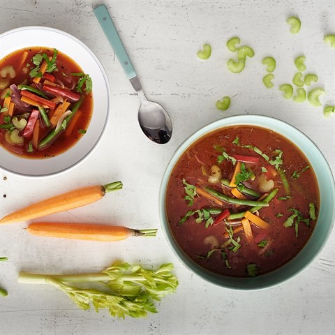 V rámci jarního detoxu jsou vhodné také polévky, v nichž hraje prim zelenina,...
