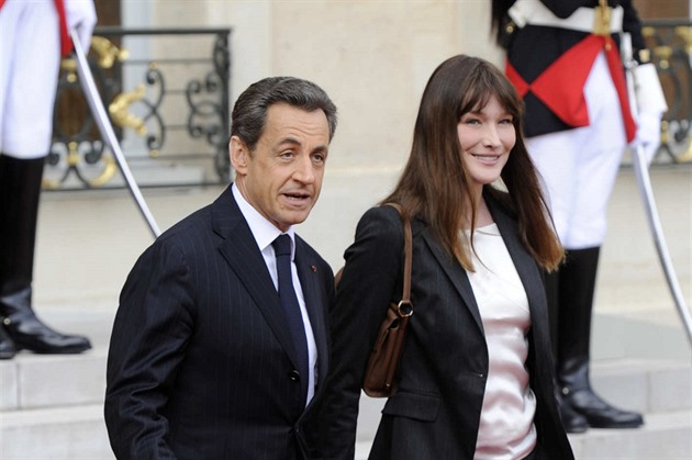 Carla Bruni je vyí ne její manel, Nicolas Sarkozy