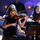 Věděli jste, že Jenovéfa Boková je vystudovaná houslistka?