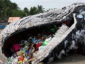 Velryba sice není skutená, i tak je mnoství plastového odpadu v oceánech...