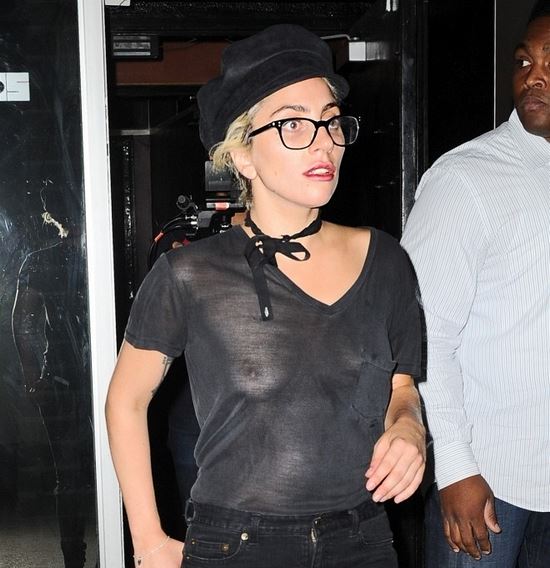 Je libo deformovaná prsa Lady Gaga? Není problém, tady jsou - JenProMuze