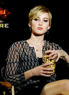 Jennifer Lawrence je boží a má pod postelí anální kolíky - JenProMuze