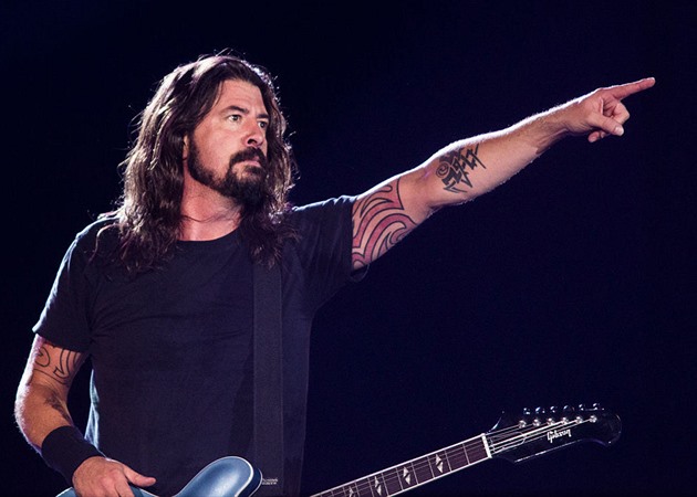 Dave Grohl nepotebuje utrácet