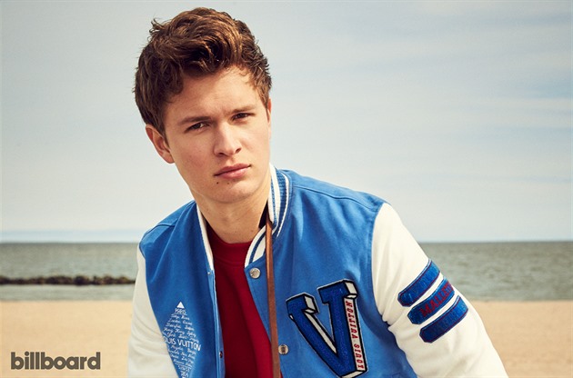 Ansel nechal bhem prvního sexu rozsvícenou