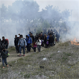 Migranti se vydali k hranicím se Severní Makedonií.
