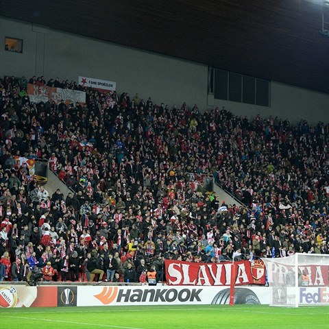 Tribuna Sever, hlavn podpora slvistickch fotbalist.