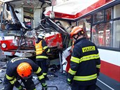 V Brn se srazila tramvaj s trolejbusem, na míst jsou desítky zranných.