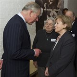 Vera Schaufeld v muzeu holokaustu s prince Charlesem.