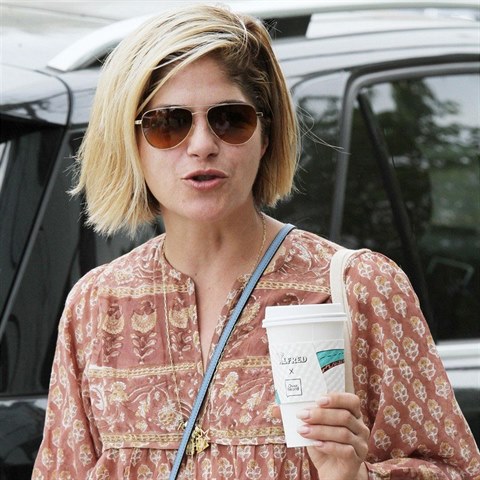 Hereka z Hellboye Selma Blair chod o holi.