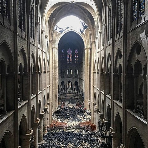 Notre-Dame po niivm poru