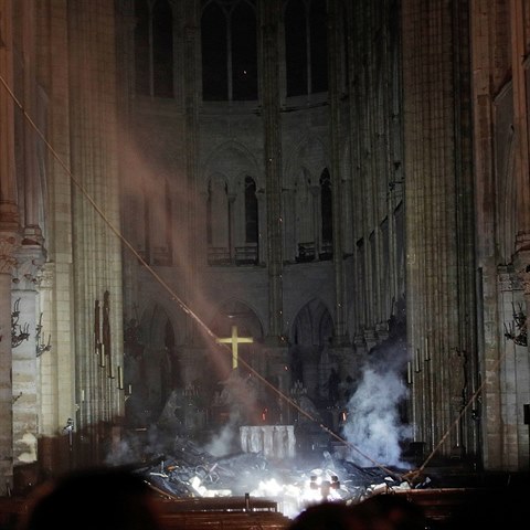 Por katedrly Notre-Dame zashl cel svt.