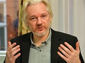 Julian Assange je pvodem australský programátor a hacker, ale jeho WikiLeaks...