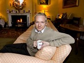 Julian Assange ml na ekvádorském velvyslanectví v Londýn poitický azyl od...