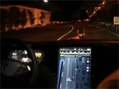 Tesla má superauto, které jezdí samo. Budoucnost!