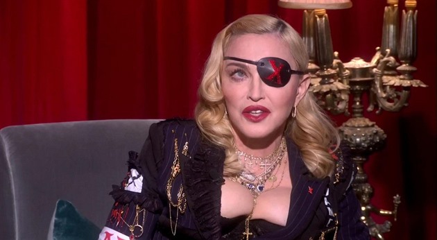 Madonna okuje svou novou identitou Madame X. Takhle jsme na ni ale zvyklí od...