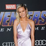 Krsn Brie Larson vypadala v lila atech posmutnle.